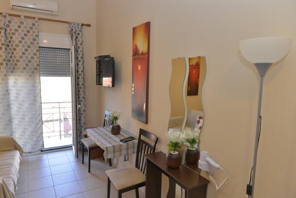 Mideia Hotel Livadeia Luaran gambar